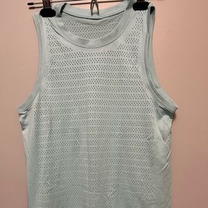 Lululemon tank top. Size 8 Loose fitting. EUCz don’t know the style name.